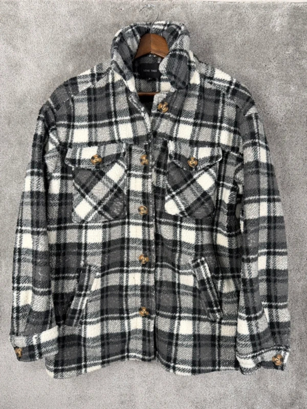 Love Tree Women’s Size Medium Black & White Plaid Faux Sherpa Jacket
